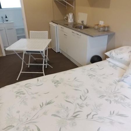 Best Budget Bed And Ensuite - Private Access Close To Beach Уэйай Экстерьер фото