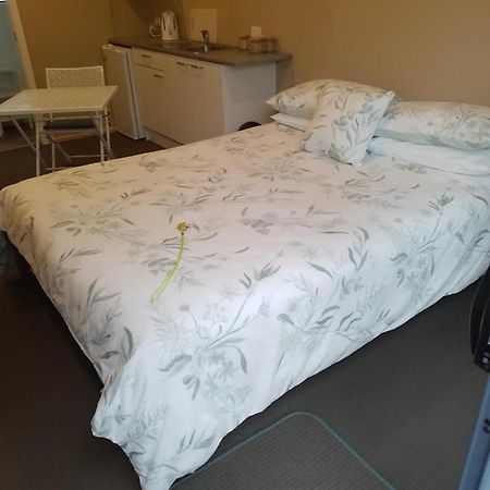 Best Budget Bed And Ensuite - Private Access Close To Beach Уэйай Экстерьер фото